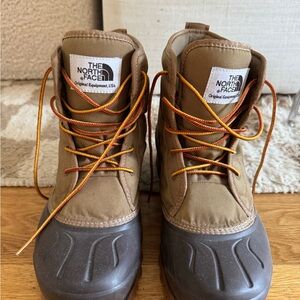 Mens Northface waterproof boots size 10